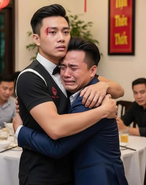 Năm 2007, em trai m/ất t/ích, bố mẹ tìm kiếm suốt 18 năm nhưng vô vọng, một lần đi công tác, anh trai nhìn thấy người phục vụ liền bật kh/óc n/ức n/ở