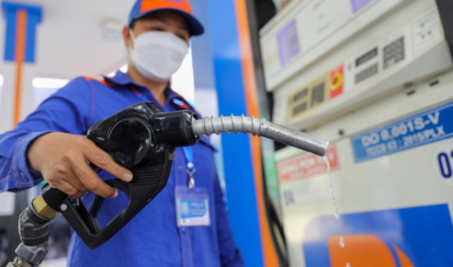 Cập nhật giá xăng dầu hôm nay 23/3: Đảo chiều bất ngờ