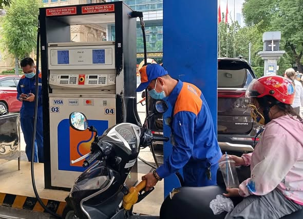 Giá xăng dầu hôm nay 18/3: Tăng trở lại,