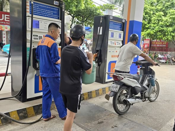 Giá xăng dầu 18h VUI NHƯ TẾT
