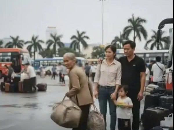 Chăm cháu ngoại 8 năm khi rời đi chỉ nhận được chiếc túi nhỏ, tưởng là tiền các con biếu nhưng mở ra tôi sữngsờ