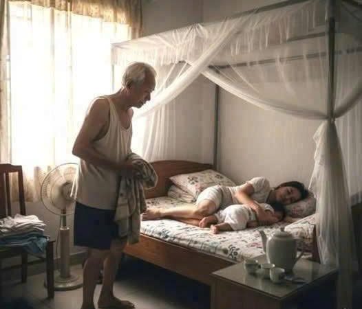 3 giờ sáng bắt gặp bố chồng lẻn vào phòng ngủ của mình, lật chăn lên, con dâu ngỡ ngàng sờ thấy 1 thứ