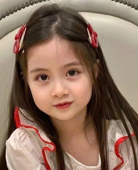 Mẹ đặt tên con là HOÀNG THỊ VÉT, đi khai sinh cán bộ đổi vài nét mà được cái tên hay nh.ất Việt N