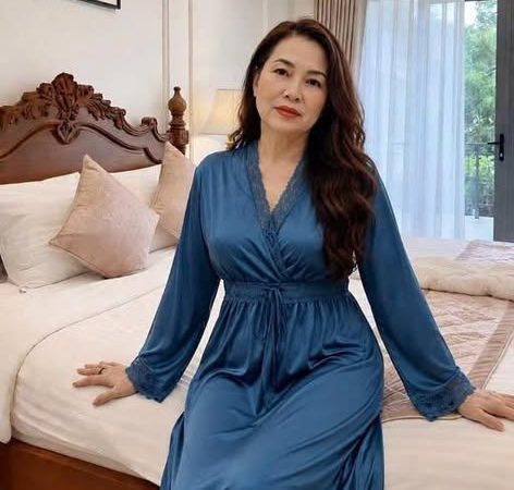 Tôi 65 tu;ổi lên ở cùng con trai, đêm nào cũng thấy nó tắm lúc 3h sáng, nhìn qua khe cửa tôi lật tức b/ỏ tr/ốn khỏi nhà