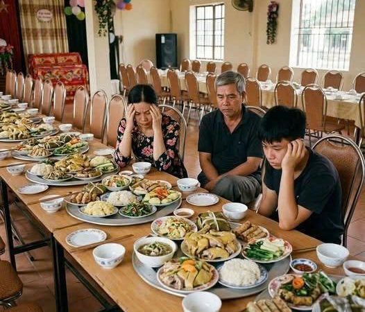 Con trai đỗ vào một trường ĐH top đầu, vợ chồng tôi mừng đến mất ngủ cả đêm. Bao năm làm lụng v//ất vả, cuối cùng cũng có ngày ngẩng mặt với làng xóm. Nghĩ vậy nên tôi quyết định làm 90 mâm cỗ