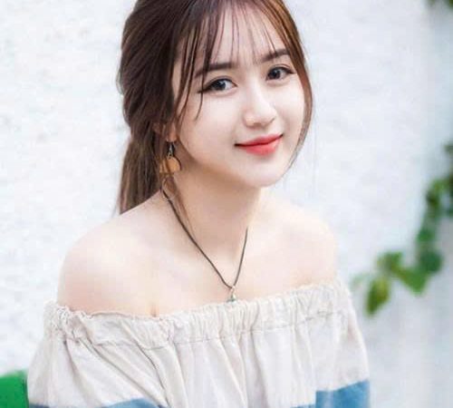 Đi họp lớp gặp lại lớp trưởng từng thích tôi, anh ta bao cả quán, mừng mỗi người 1 triệu, riêng tôi nhận phong bao kỳ lạ