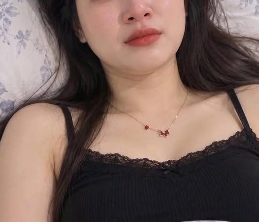 Lấy lý do họp lớp để đi kh;ách s;ạn với nh/ân tì/nh, chồng chỉ nhắn 5 từ, tôi đọc xong liền khóc