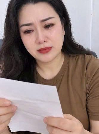 Tôi không đưa tiền lương thưởng cho vợ giữ, thay vào đó, tôi sẽ góp 7 triệu vào hũ tiền chung của gia đình.