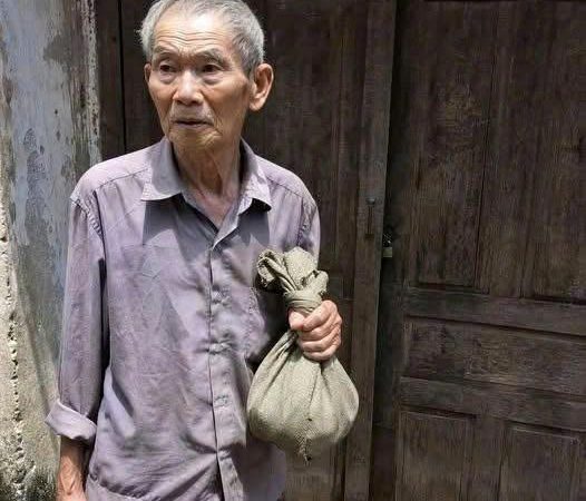 Bố b;ỏ nhà, lật lại mật lệ.nh tài sản: Cáikết khiến con rơi lệ…