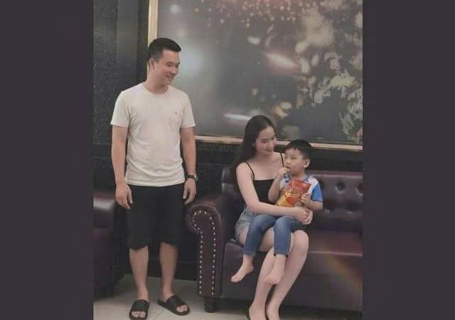 Bố đơn thân đưa cô karaoke về, con 7 tuổi bật thở: “Đây là cô đã…
