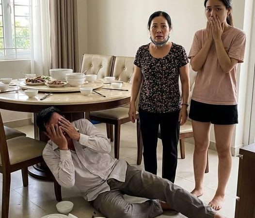 Đến ra mắt mẹ bạn gái, chàng trai qu;ỳ sụ;p khi bà kéo khẩu trang: SỰ TH;ẬT ch;ấn đ;ộ;ng!