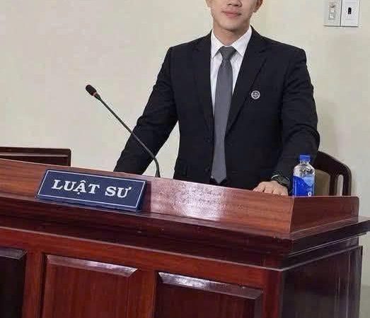Ở TUỔI 46, ANH TA ĐƯA BỐ 75 TU;ỔI RA TÒA ĐỂ ĐÒI MẢNH ĐẤT 15 TỶ. ÔNG CỤ CHỈ NÓI MỘT CÂU KHIẾN CẢ PHÒNG XỬ LẶNG NGẮT..