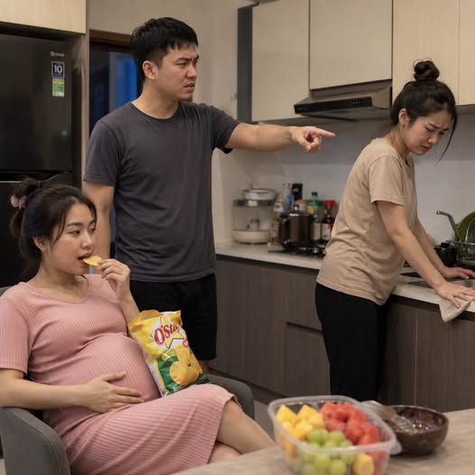 Vợ tôi có 50 triệu tiền tha:i sả:;n không dùng đến, bảo tặng em chồng đi đ;ẻ cô ấy lại ích kỷ nhất quyết không cho: Đến khi tôi mắ:;ng mỏ mãi thì mới thấy cô ấy N.ÉM ra giữa nhà 1 thứ khiến tôi đi-ếng người…