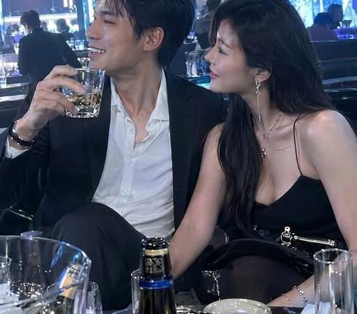 Ly Hôn Tôi Thu Hồi Thẻ Đen
