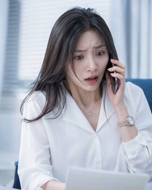 Kh;ách s;ạn gọi cho tôi, khéo léo nhắc rằng tối qua tôi còn chưa thanh toán tiền bộ b/c/s đã dùng, và khoản đó đã được trừ thẳng vào thẻ hội viên của tôi.